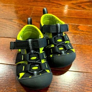 KEEN Newport H2 Toddler Sandals. Worn once. Perfect shoe for first steps.